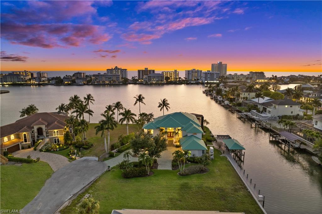 371 Bayside AVE