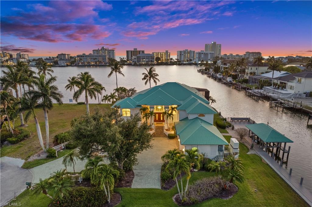 371 Bayside AVE