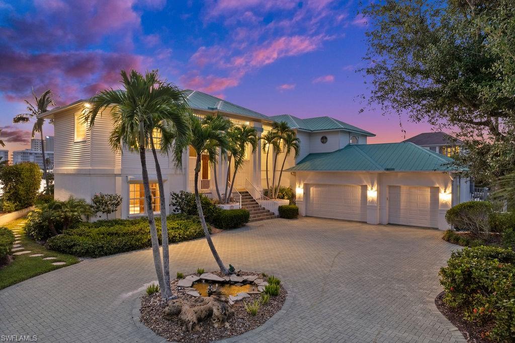 371 Bayside AVE