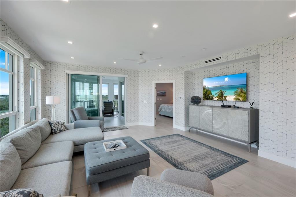 BAREFOOT BEACH CLUB - Residential