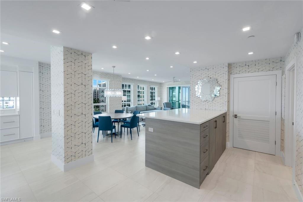 BAREFOOT BEACH CLUB - Residential