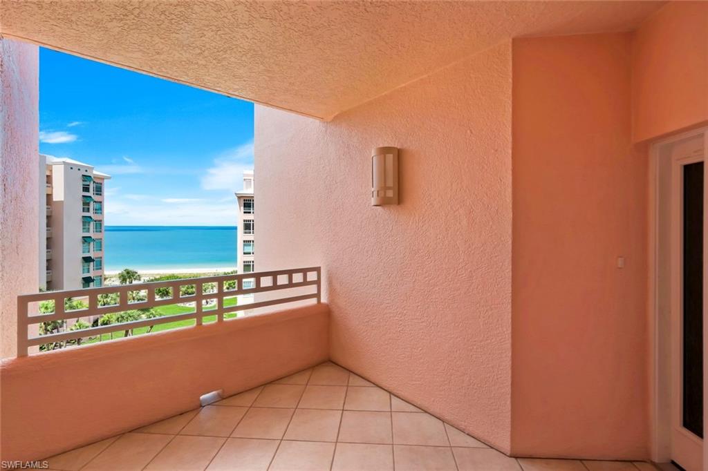 BAREFOOT BEACH CLUB - Residential