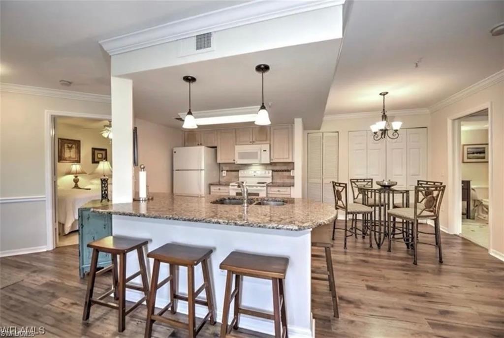 FOUR MILE COVE - Residential