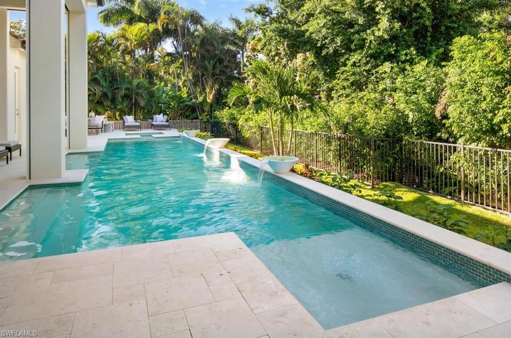 MOORINGS - Residential