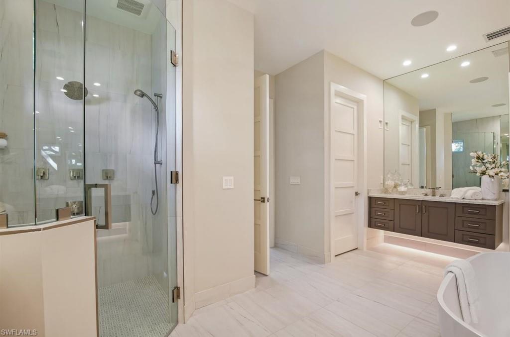 MOORINGS - Residential