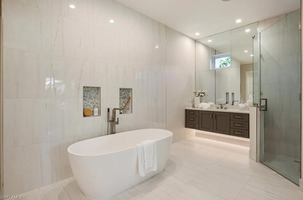 MOORINGS - Residential