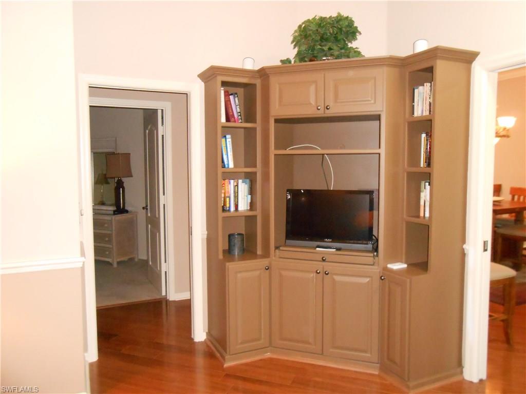 VILLAS AT OLDE HICKORY - Residential