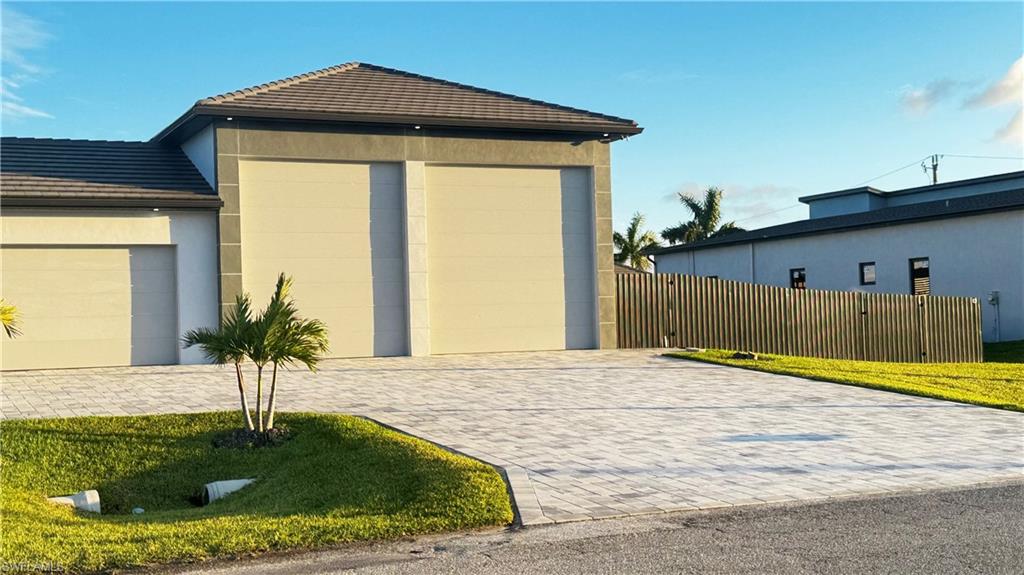 CAPE CORAL - Residential