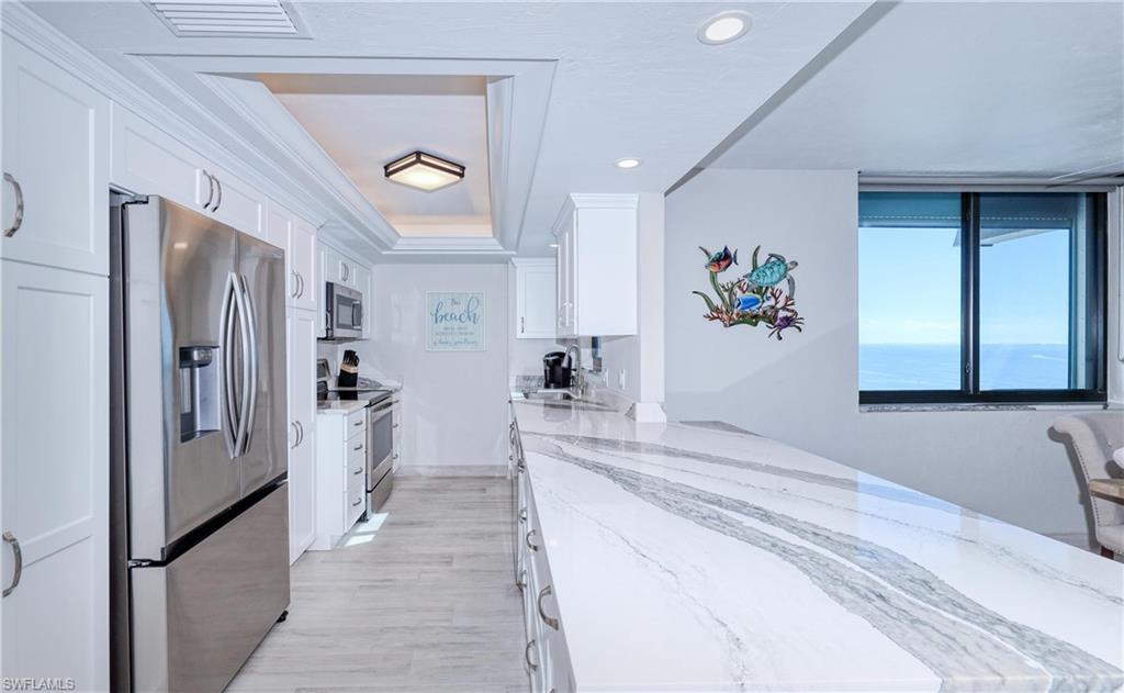 CAPER BEACH CLUB - Residential