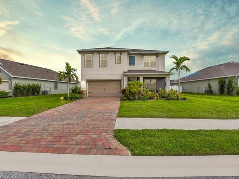 2739 Merida LN CAPE CORAL FL 33909