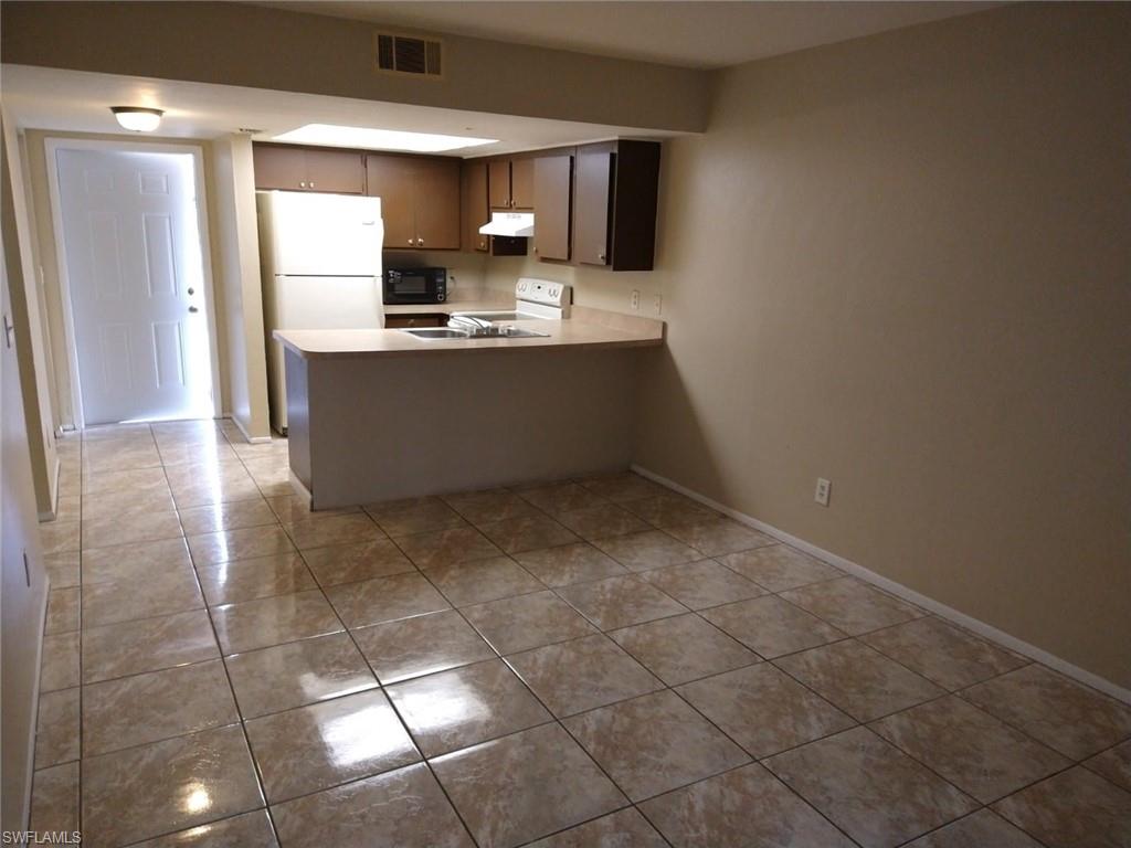 BANYAN TREE OF FT MYERS CONDO - Residential Lease