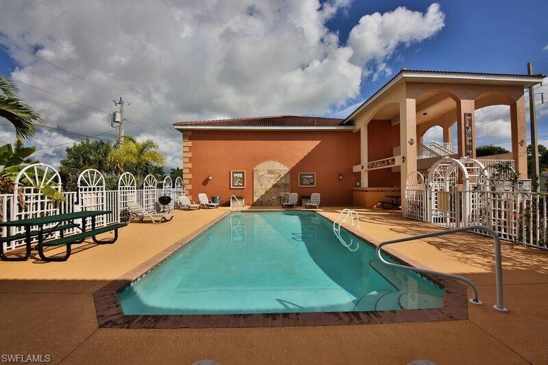 CAPE CORAL - Residential Lease