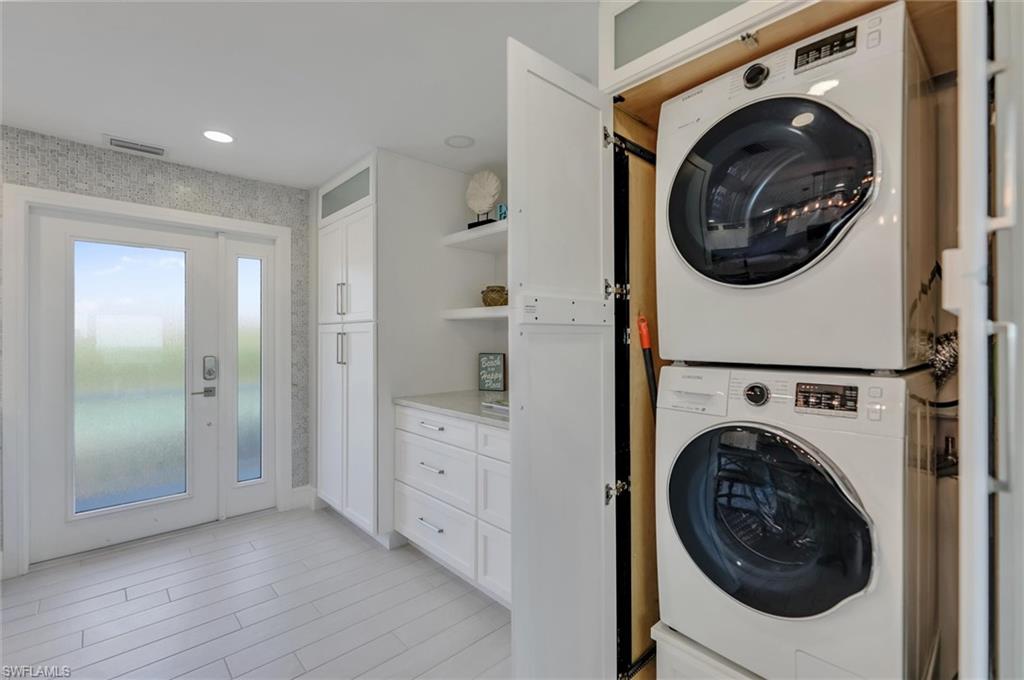 BEACH HOMES - Residential