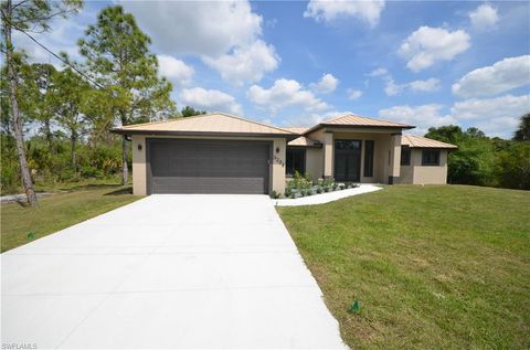 Single Family Residence in LEHIGH ACRES FL 3204 Nora AVE.jpg