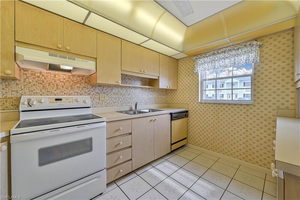 MYERLEE GOLFSIDE EAST CONDO - Residential