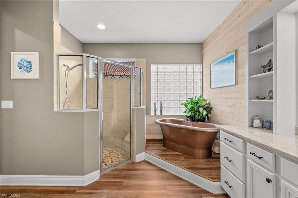 BELLE LAGO - Residential