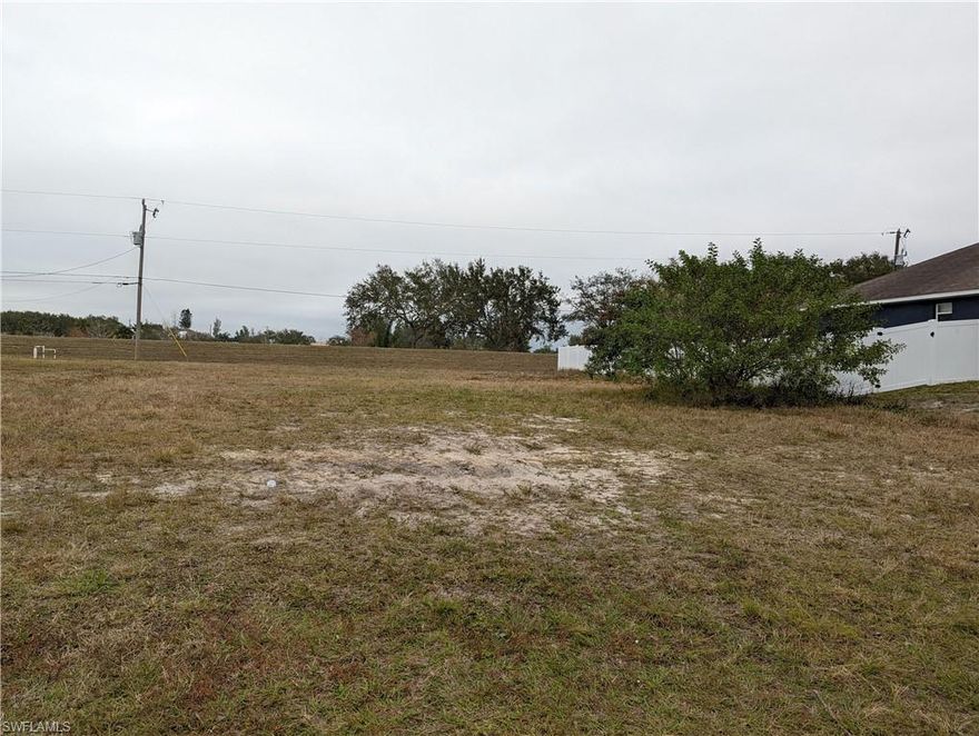 SW Cape Residential building lot available now!  Assessments paid in full.  Located in an established neighborhood with terrific access to major travel routes.  If you are a cyclist, the Veterans South Bike Path is in close proximity.  
Come build your dream home in beautiful Cape Coral and enjoy all that "Paradise" has to offer.
