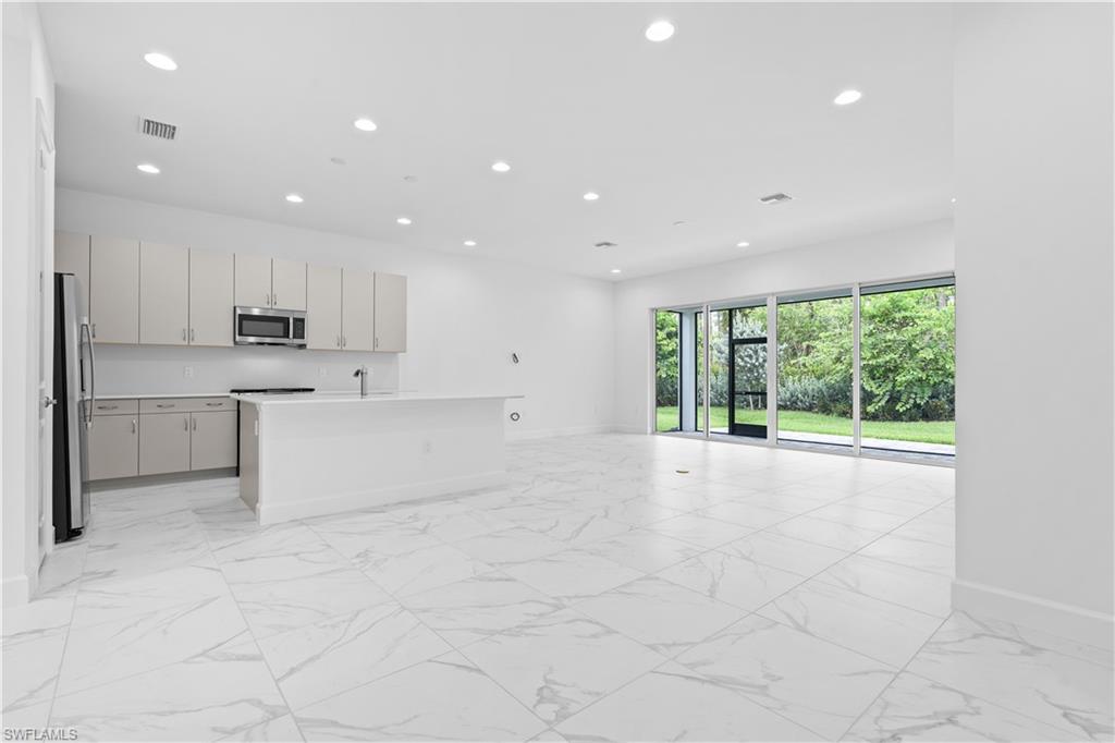2589 Kingfisher DR