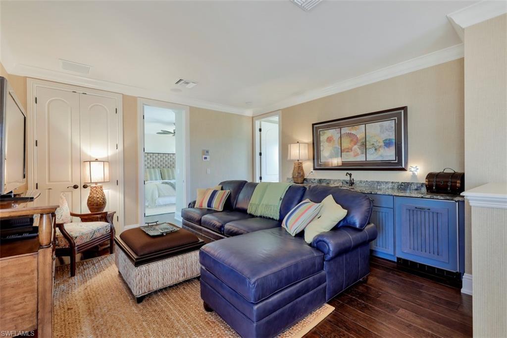 MARCO BEACH - Residential