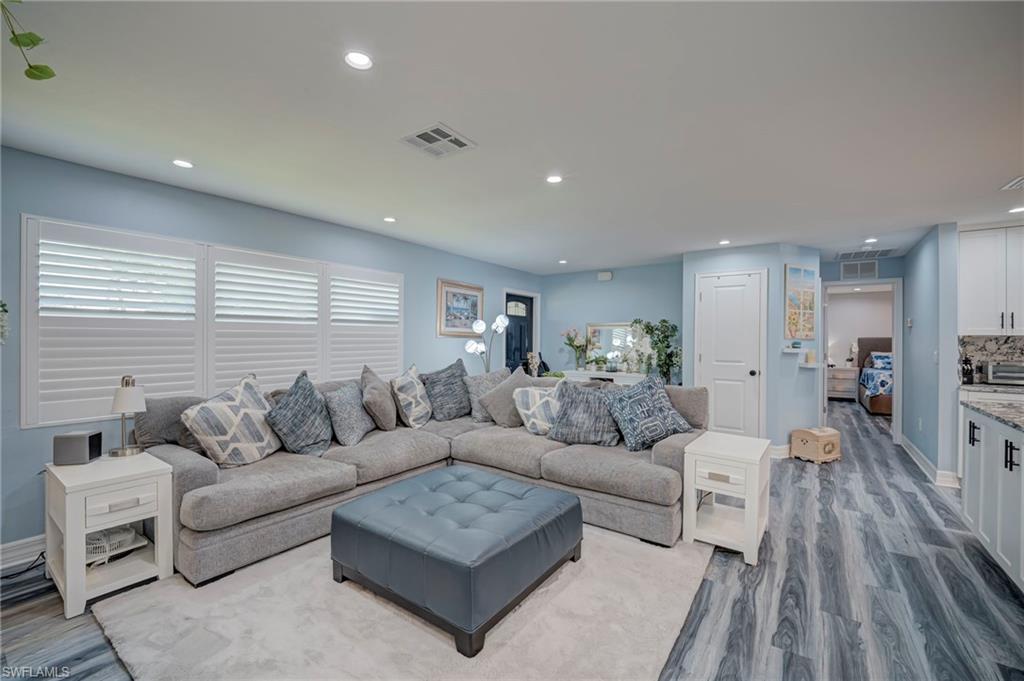 TOWN AND RIVER - Residential