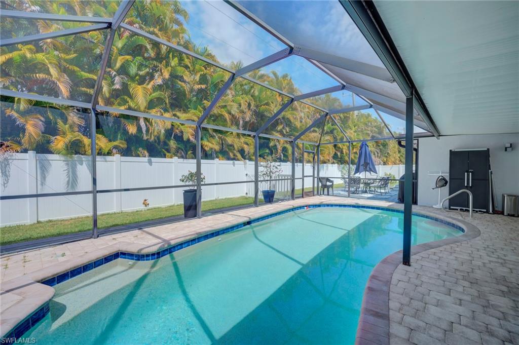 TOWN AND RIVER - Residential