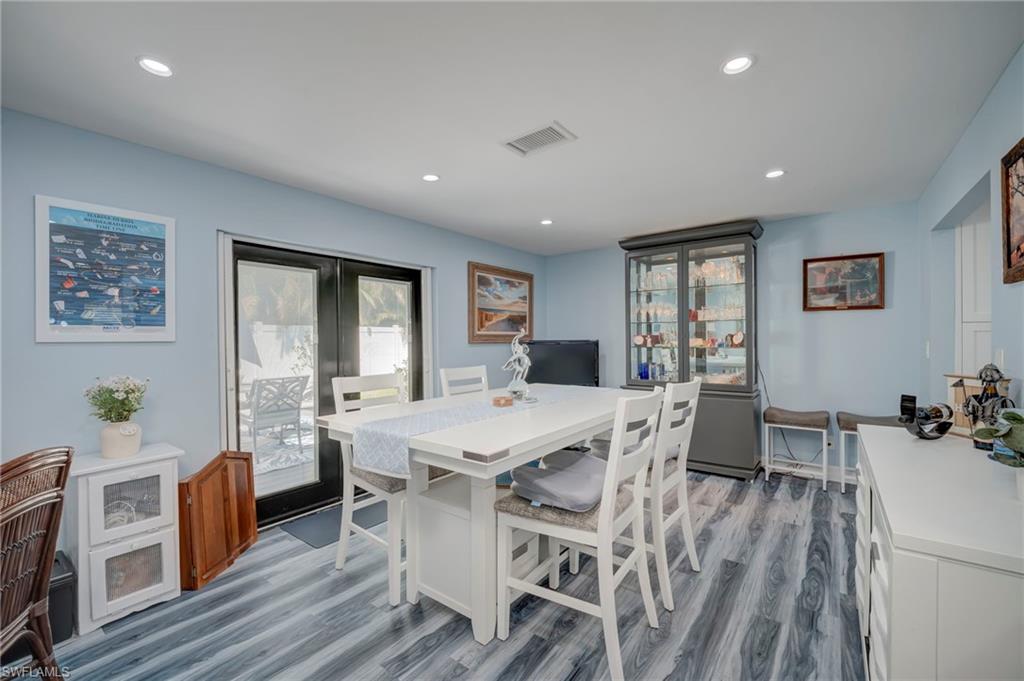 TOWN AND RIVER - Residential