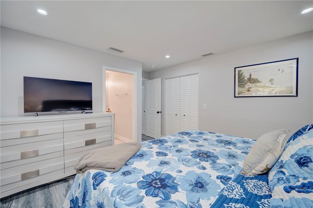 TOWN AND RIVER - Residential