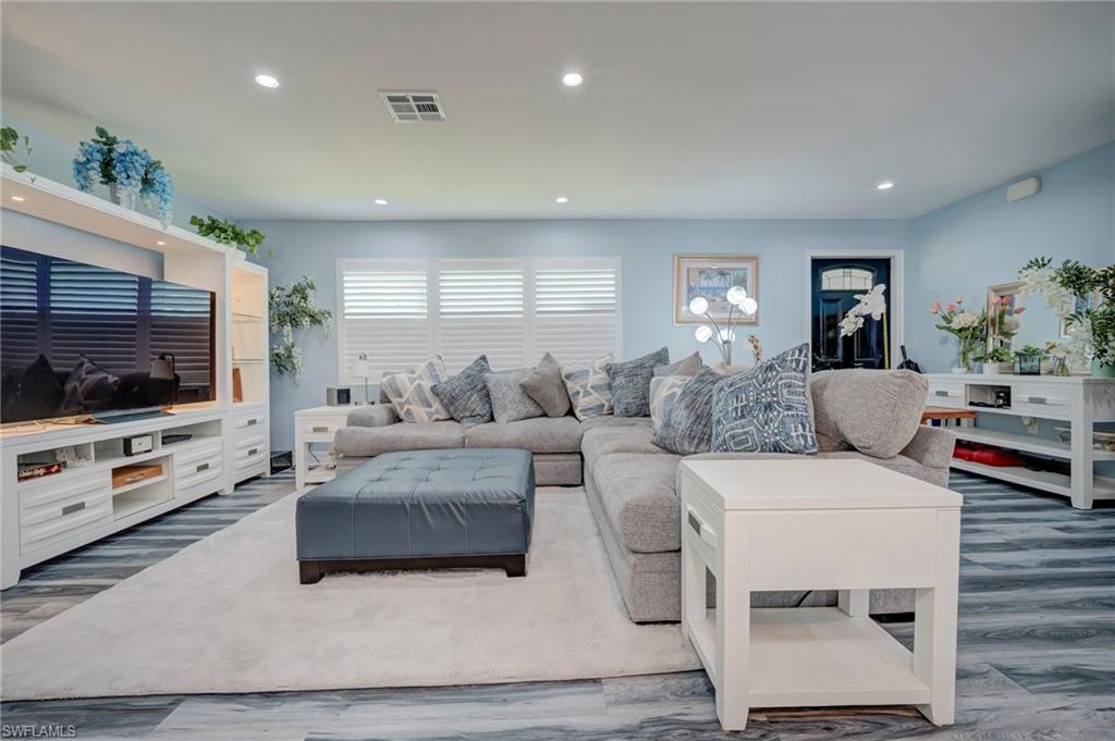 TOWN AND RIVER - Residential