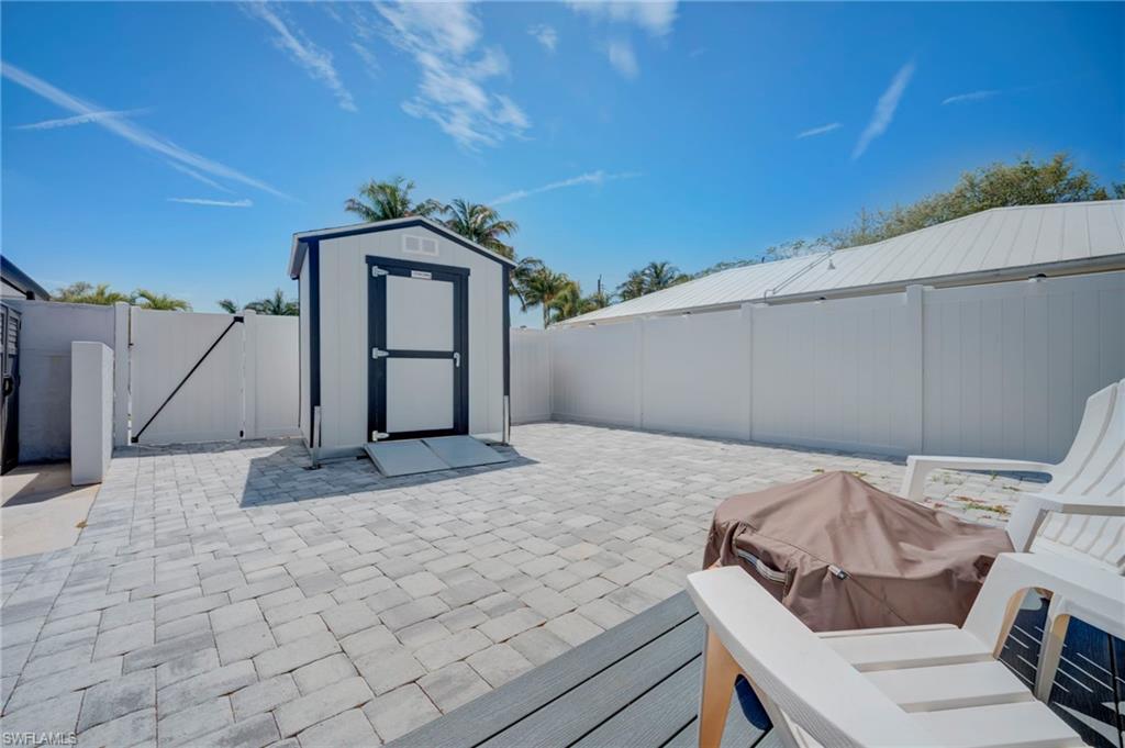 TOWN AND RIVER - Residential