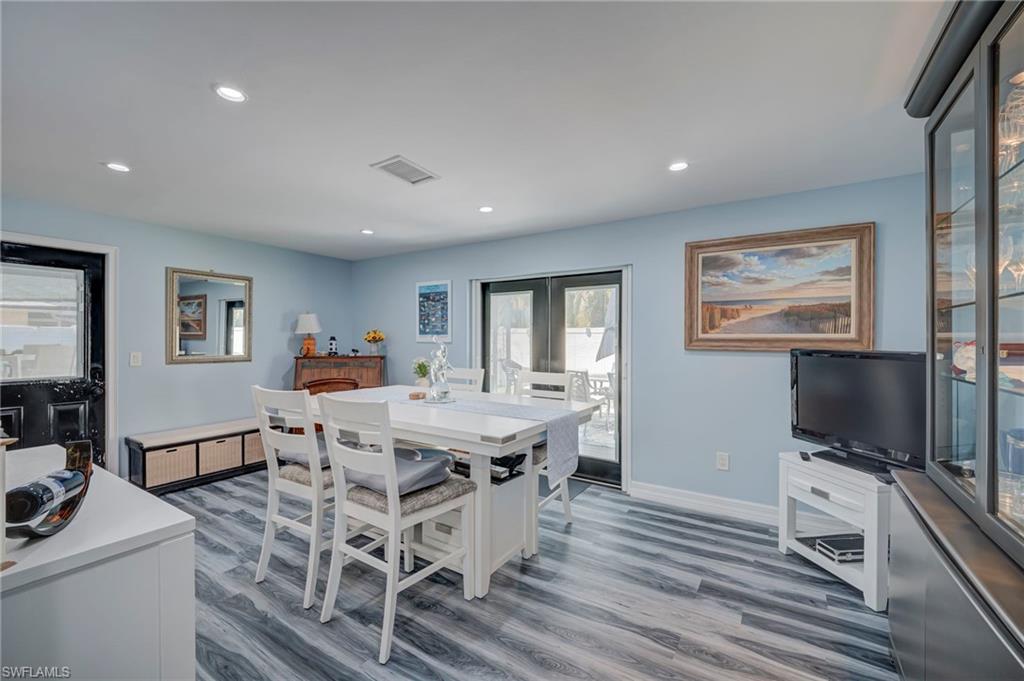 TOWN AND RIVER - Residential