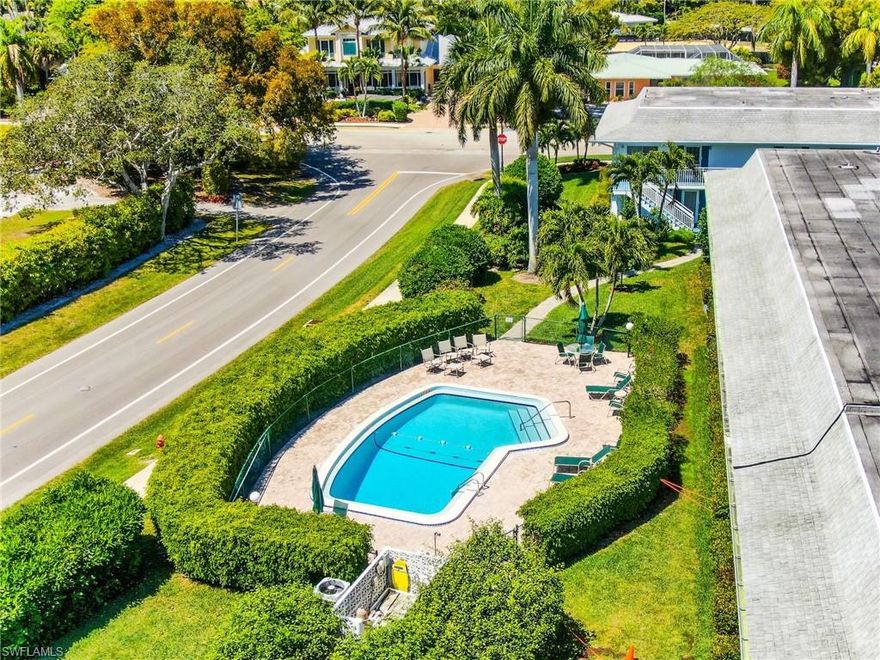 Perfect location ! everything Naples has to offer is easily assessable. Walk to the beach, get on the 75 and the 41 in a instant, five minutes from Naples downtown 5th Avenue and 3rd Street South. Located in a lush beautiful neighborhood makes biking a joy.

This end unit has more square footage and is lighter and brighter due to all the windows than the other units in this complex. This home has been beautifully renovated in a elegant clean style with designer lights, fans, upgraded stainless steel appliances, granite counters, backsplash, new custom cupboards fixtures and upgraded bathrooms. The private bathroom to each bedroom also elegantly designed.

Perfect for a active person to enjoy bike trails, beach and downtown.

Perfect to walk to publix, restaurants and coastland plaza mall and so much more.

Also you can become a member of The Moorings Beach Park