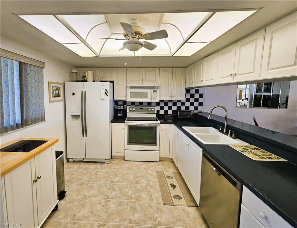 BAY POINTE YACHT & RACQUET CLUB - Residential