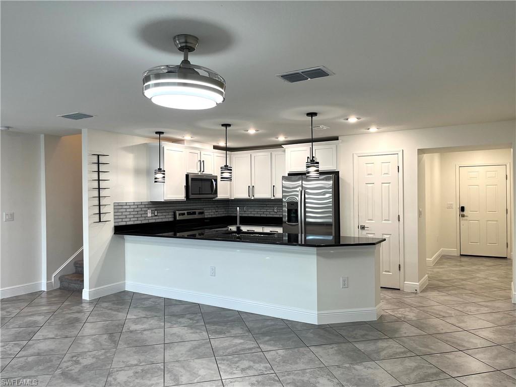 BAYSHORE COMMONS - Residential Lease