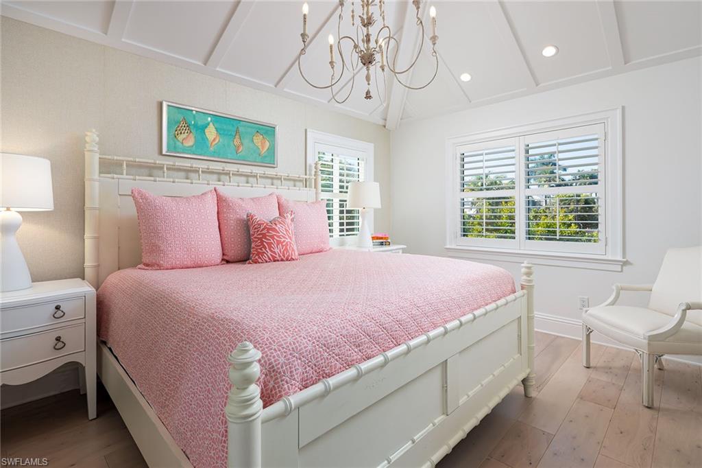 PALM COURT - Residential