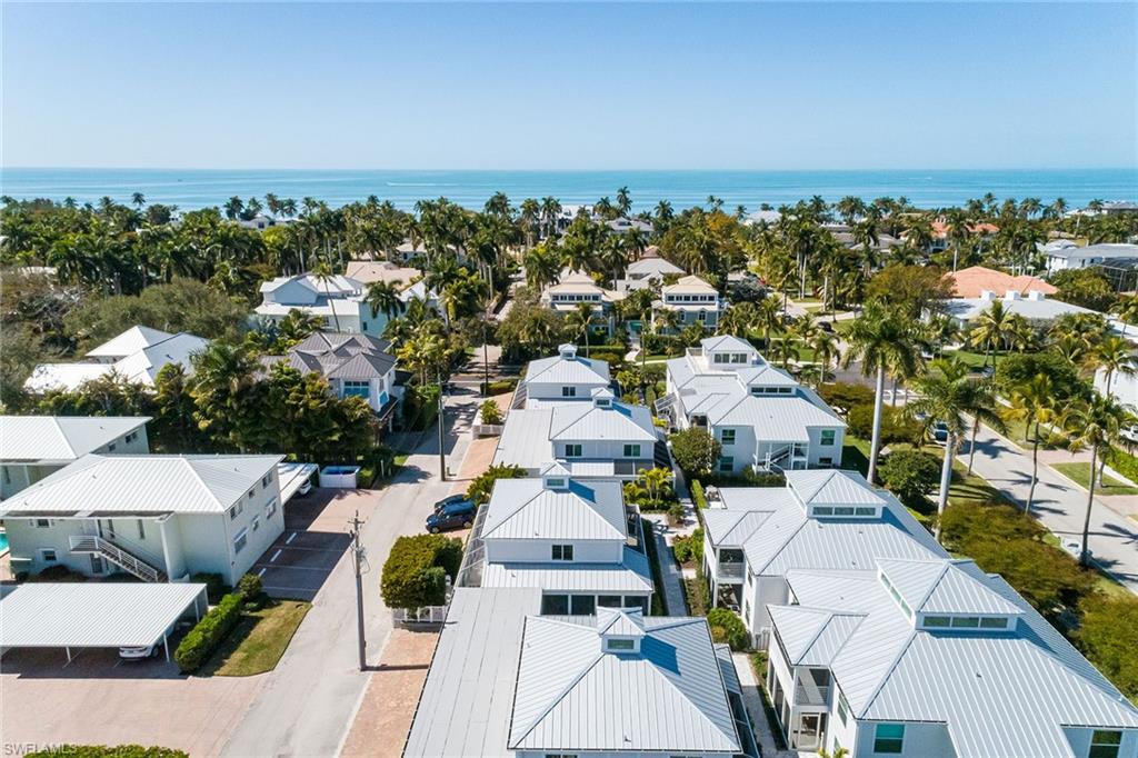 PALM COURT - Residential