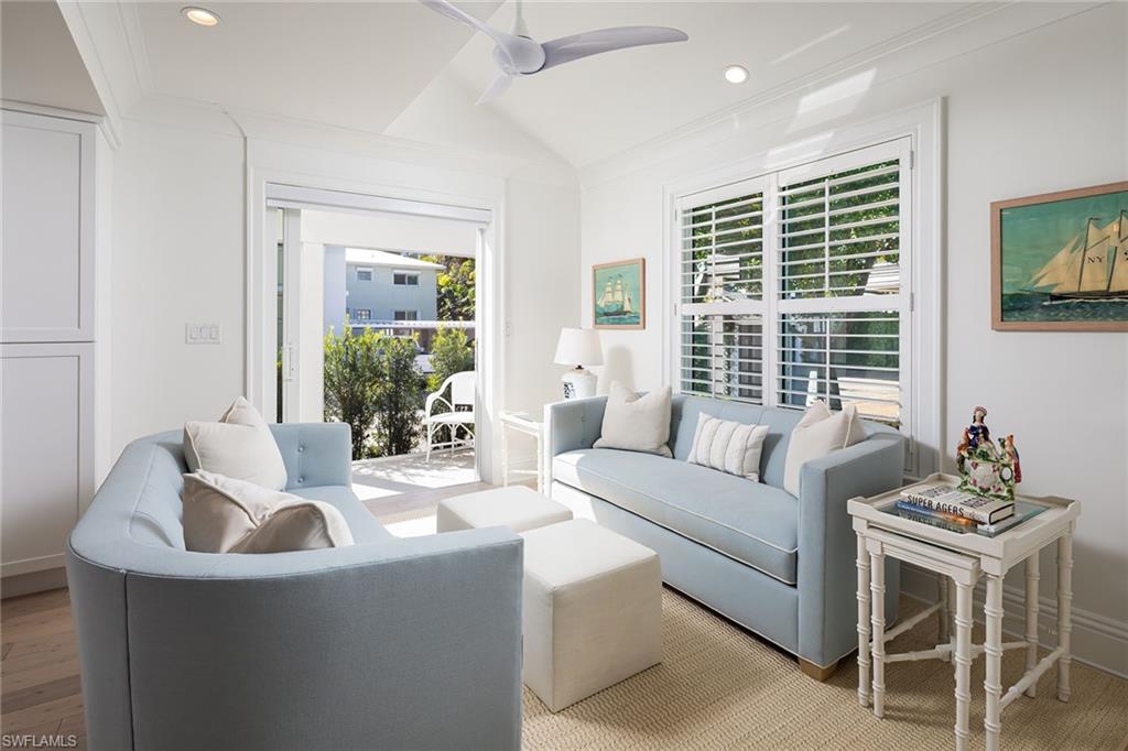 PALM COURT - Residential