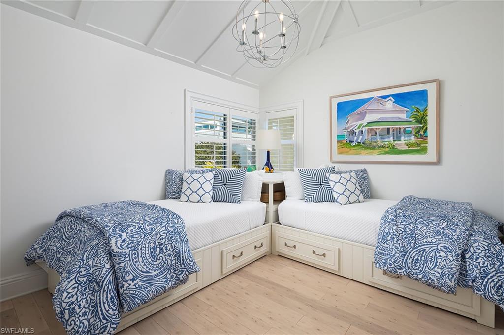 PALM COURT - Residential