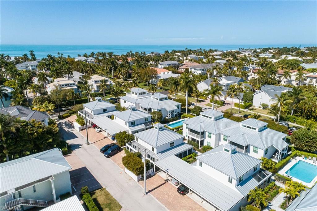 PALM COURT - Residential