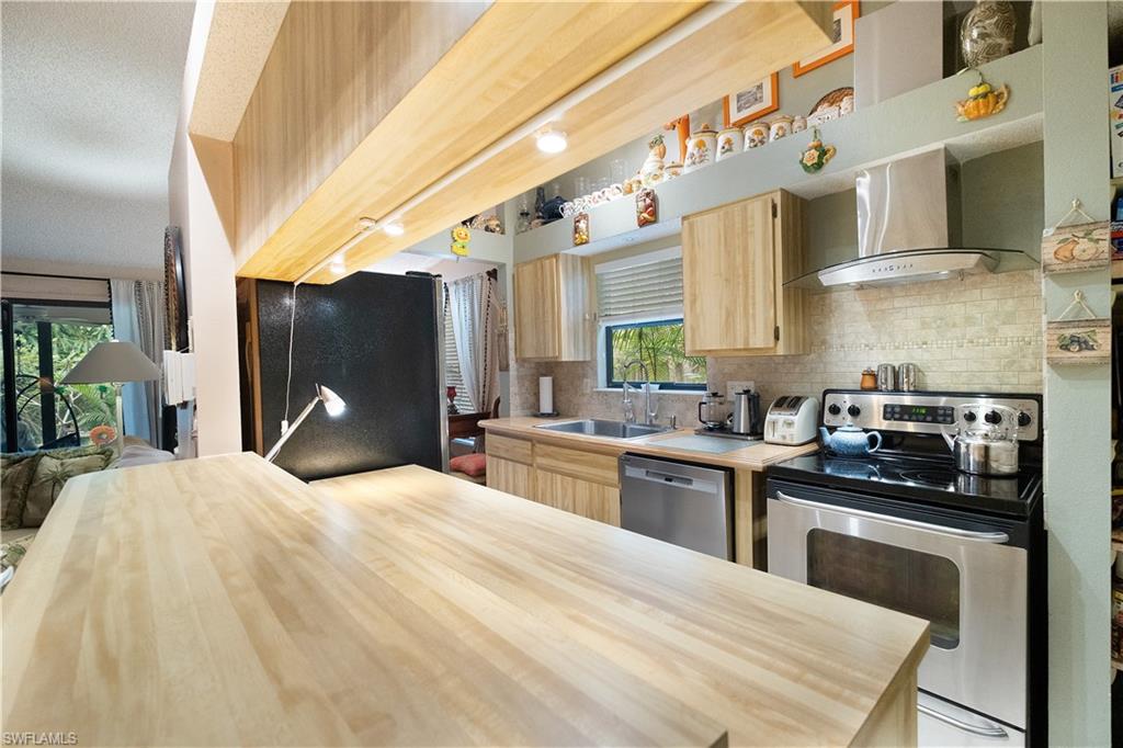 NAPLES TWIN LAKES - Residential