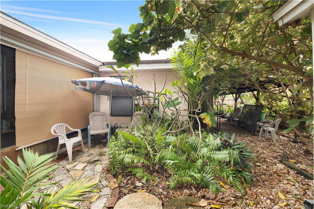 NAPLES TWIN LAKES - Residential