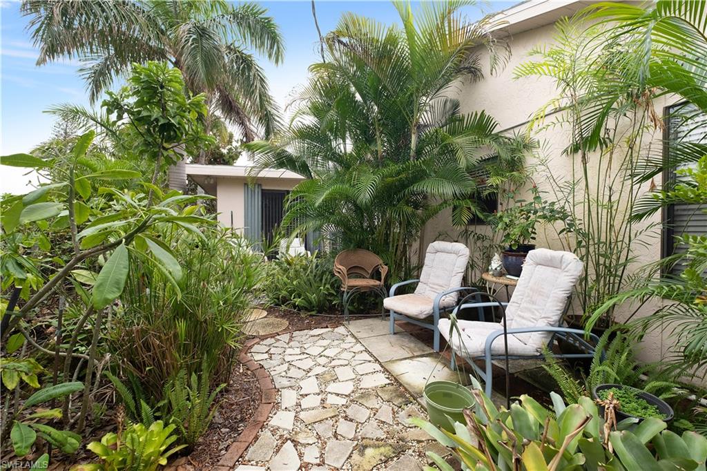 NAPLES TWIN LAKES - Residential