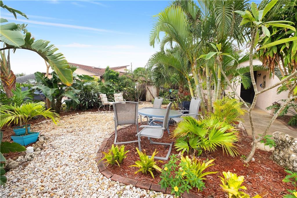 NAPLES TWIN LAKES - Residential