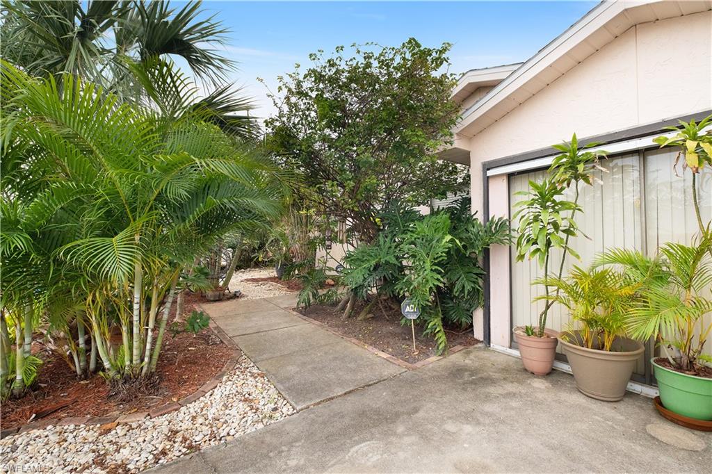 NAPLES TWIN LAKES - Residential