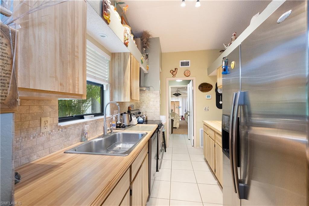 NAPLES TWIN LAKES - Residential