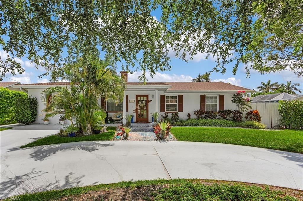 Photo of 27553 Playa Del Rey LN, BONITA SPRINGS, FL 34135 (MLS # 226005295)