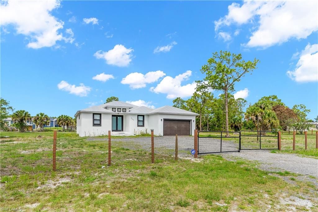 Photo of 660 S Zambria ST, CLEWISTON, FL 33440 (MLS # 226016328)