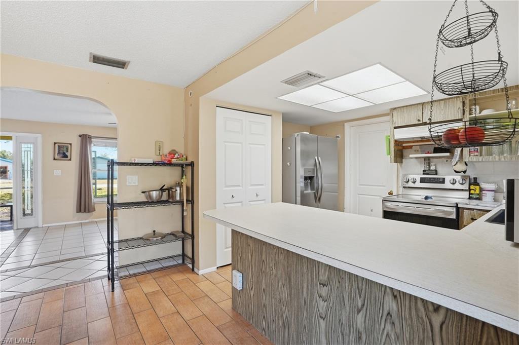 FORT MYERS SHORES - Residential