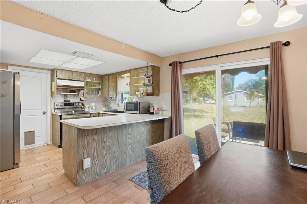 FORT MYERS SHORES - Residential