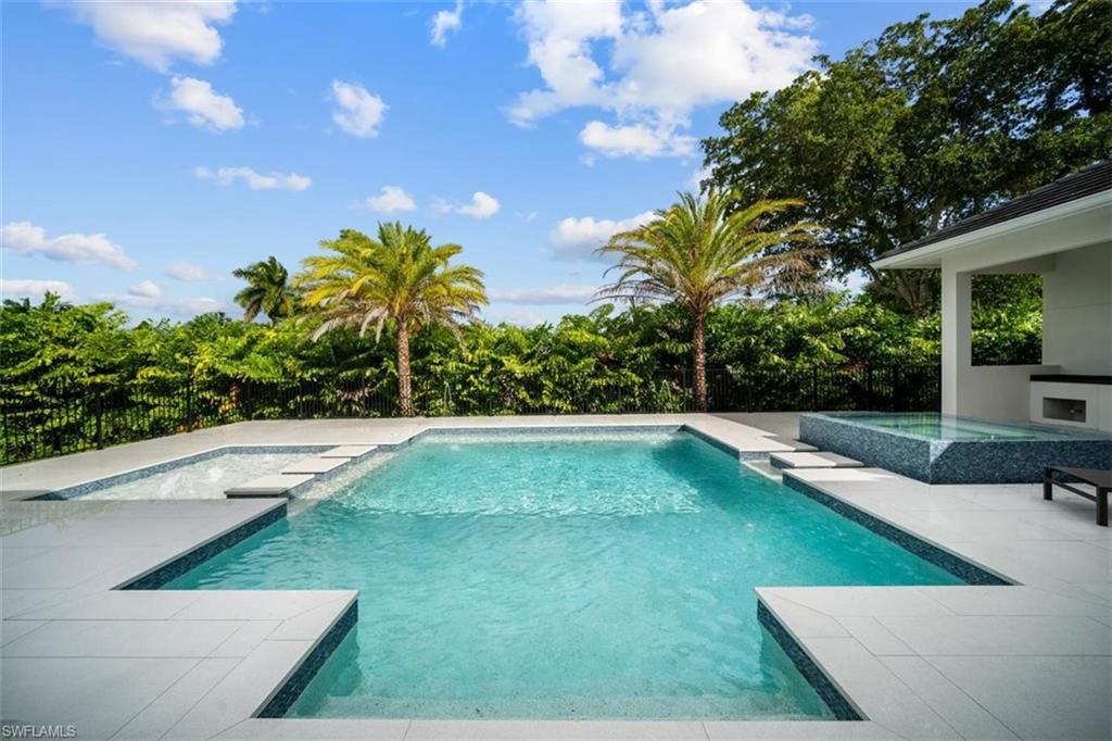 PARK SHORE - Residential