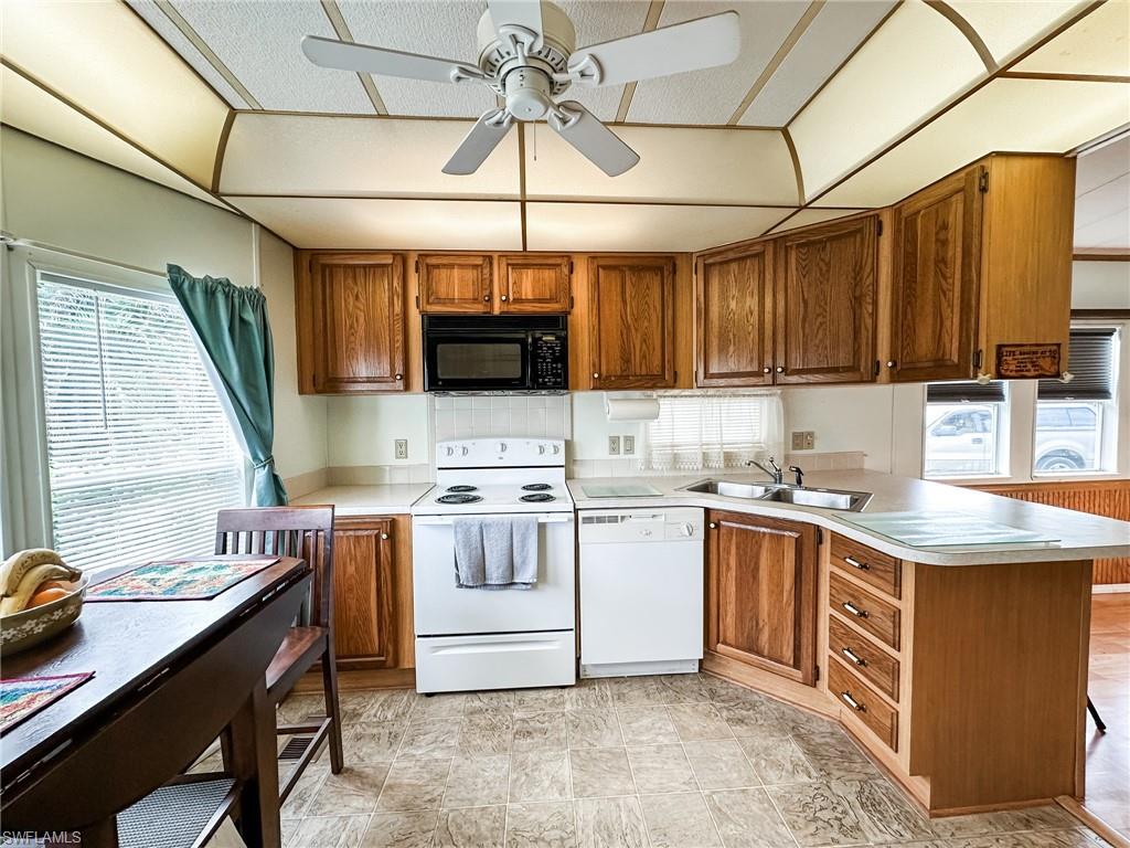 CORKSCREW WOODLANDS - Residential